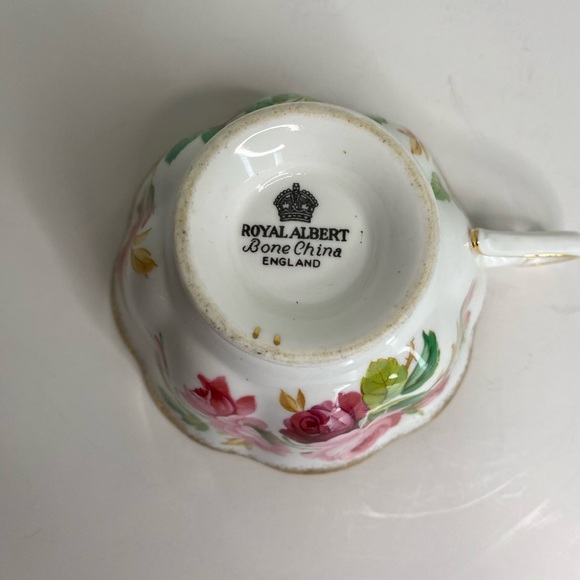 EUC RARE Royal Albert Crest Series Unnamed Gold Rose Bone China Teacup Saucer - Picture 10 of 10